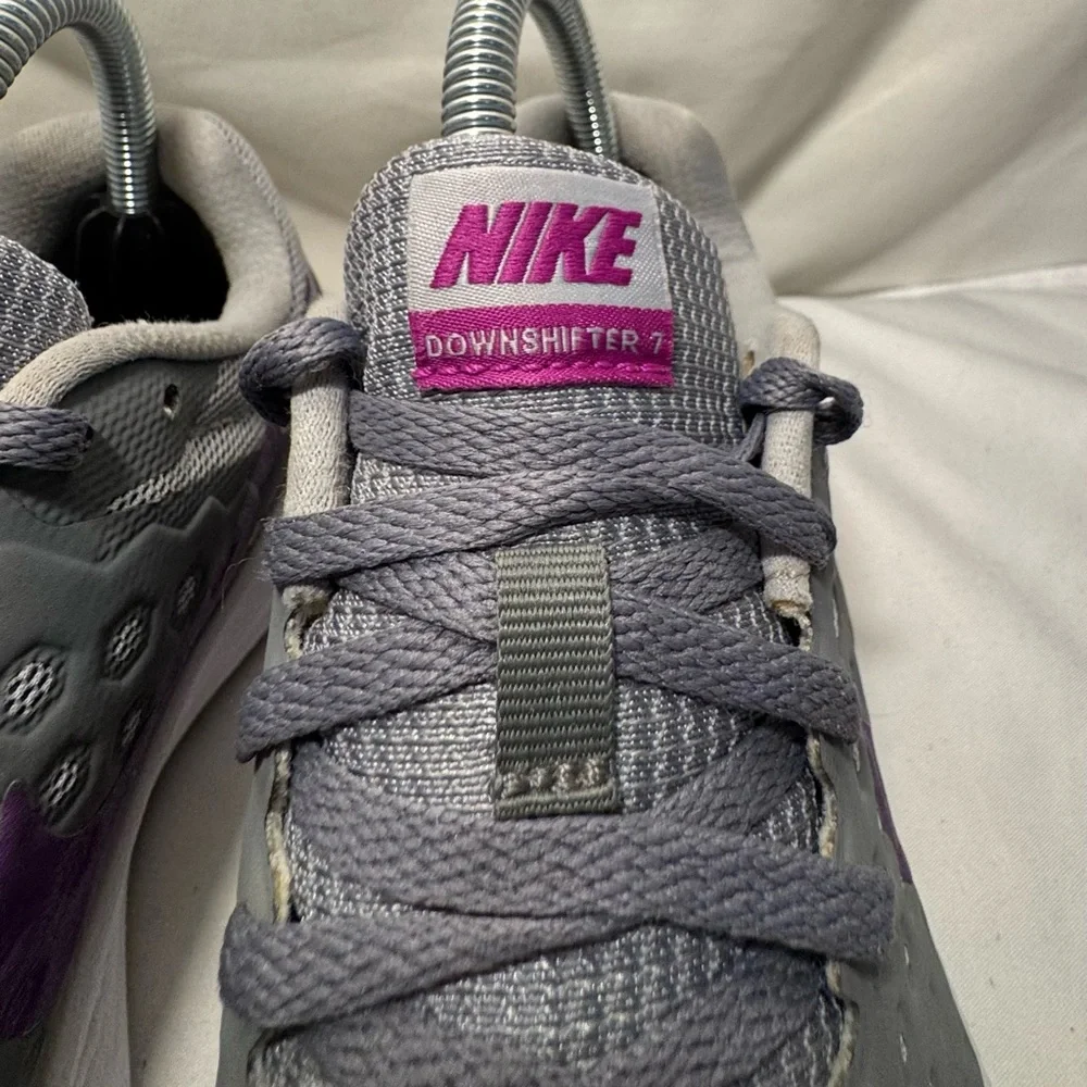 Women's Size 7 Nike Downshifter 7‎ Sneaker Cool Grey/Hyper Violet 852466-011 EUC
